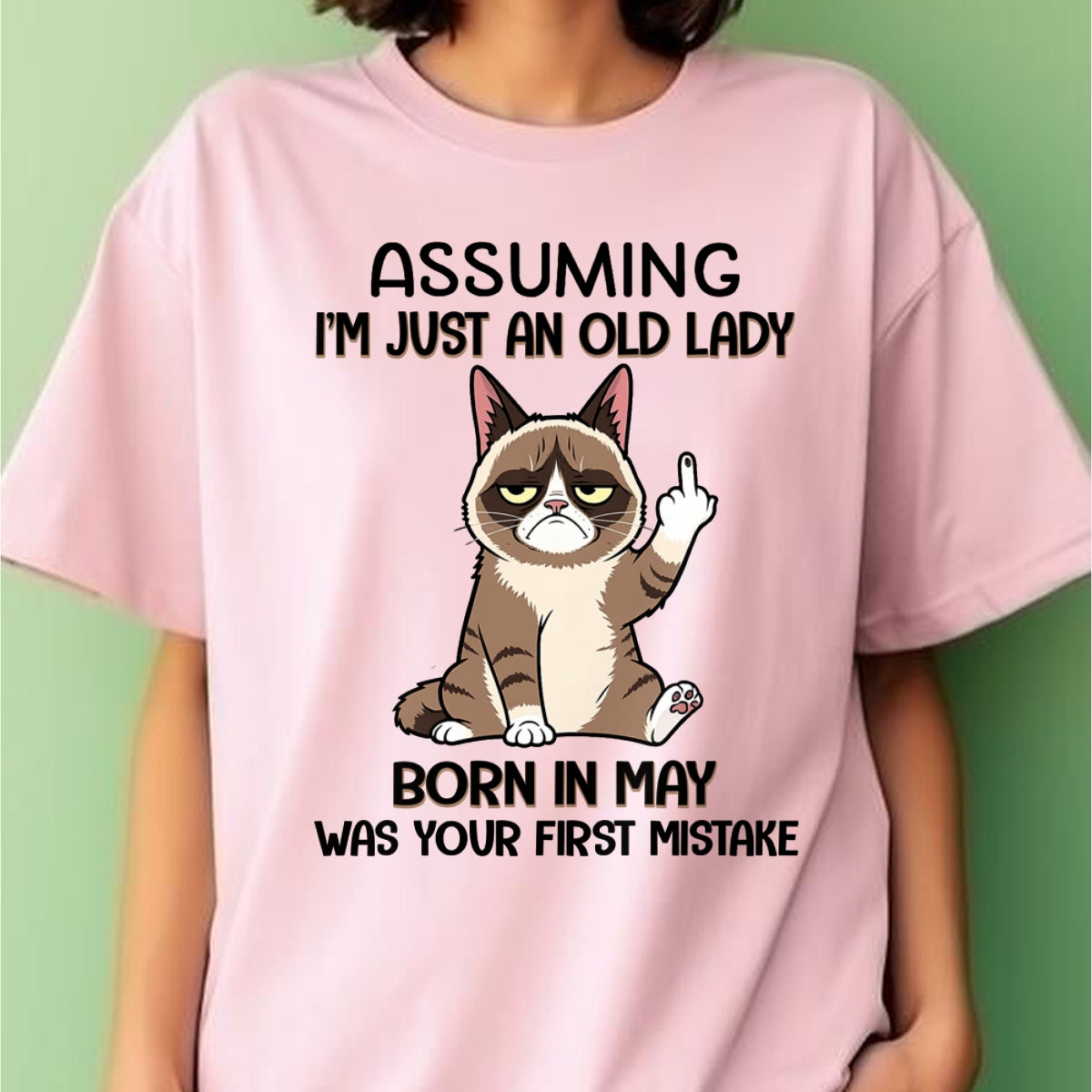 ASSUMING I'M JUST AN OLD LADY BORN IN MAY FUNNY HUMOR BIRTHDAY MONTH T-SHIRT/HOODIE/SWEATSHIRT FOR WOMAN - HNDS05