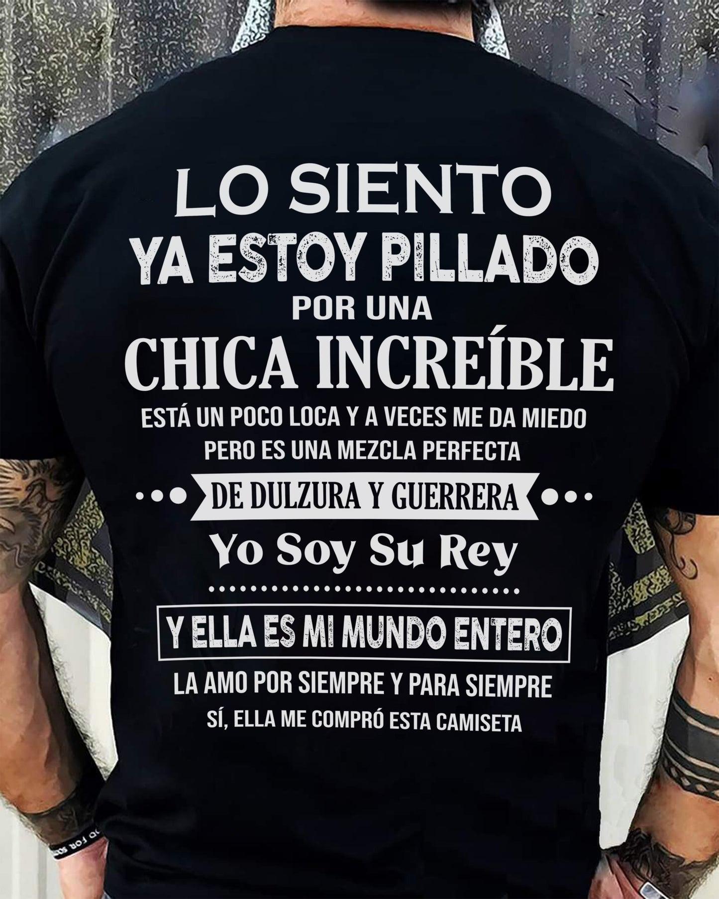 CAMISETA GRACIOSA ESTOY PILLADO POR UNA MUJER INCRE��BLE ��� EL JUBILADO M��S SEXY DE LA ZONA - REGALO DE CUMPLEA��OS PARA HOMBRES / MUJERES - MTNN00sp (SKU04-112-00)