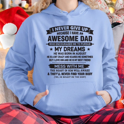 I NEVER GIVE UP BECAUSE I HAVE AN AWESOME DAD, HE WAS BORN IN AUGUST - SPECIAL EDITION FOR FATHER'S DAY - GIFT FROM DAD TO DAUGHTER BIRTHDAY MONTH T-SHIRT/HOODIE/SWEATSHIRT FOR GIRL/WOMAN  - HNDS08