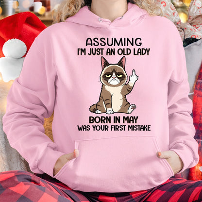 ASSUMING I'M JUST AN OLD LADY BORN IN MAY FUNNY HUMOR BIRTHDAY MONTH T-SHIRT/HOODIE/SWEATSHIRT FOR WOMAN  - HNDS05
