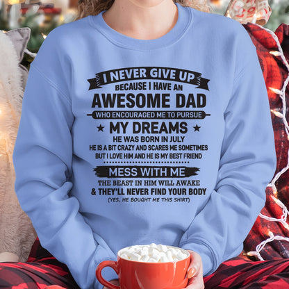 I NEVER GIVE UP BECAUSE I HAVE AN AWESOME DAD, HE WAS BORN IN JULY - SPECIAL EDITION FOR FATHER'S DAY - GIFT FROM DAD TO DAUGHTER BIRTHDAY MONTH T-SHIRT/HOODIE/SWEATSHIRT FOR GIRL/WOMAN  - HNDS07