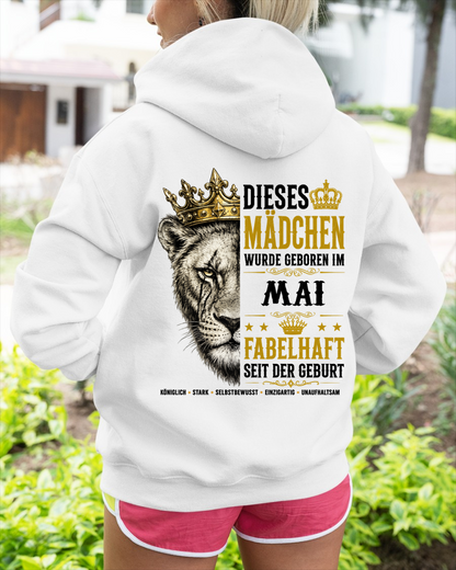 MAI– DIESES MÄDCHEN WURDE FANTASTISCH GEBOREN – LÖWENMÄDCHEN STÄRKE – T-SHIRT FÜR DAMEN - MTNN05 (SKU2605-344-05)
