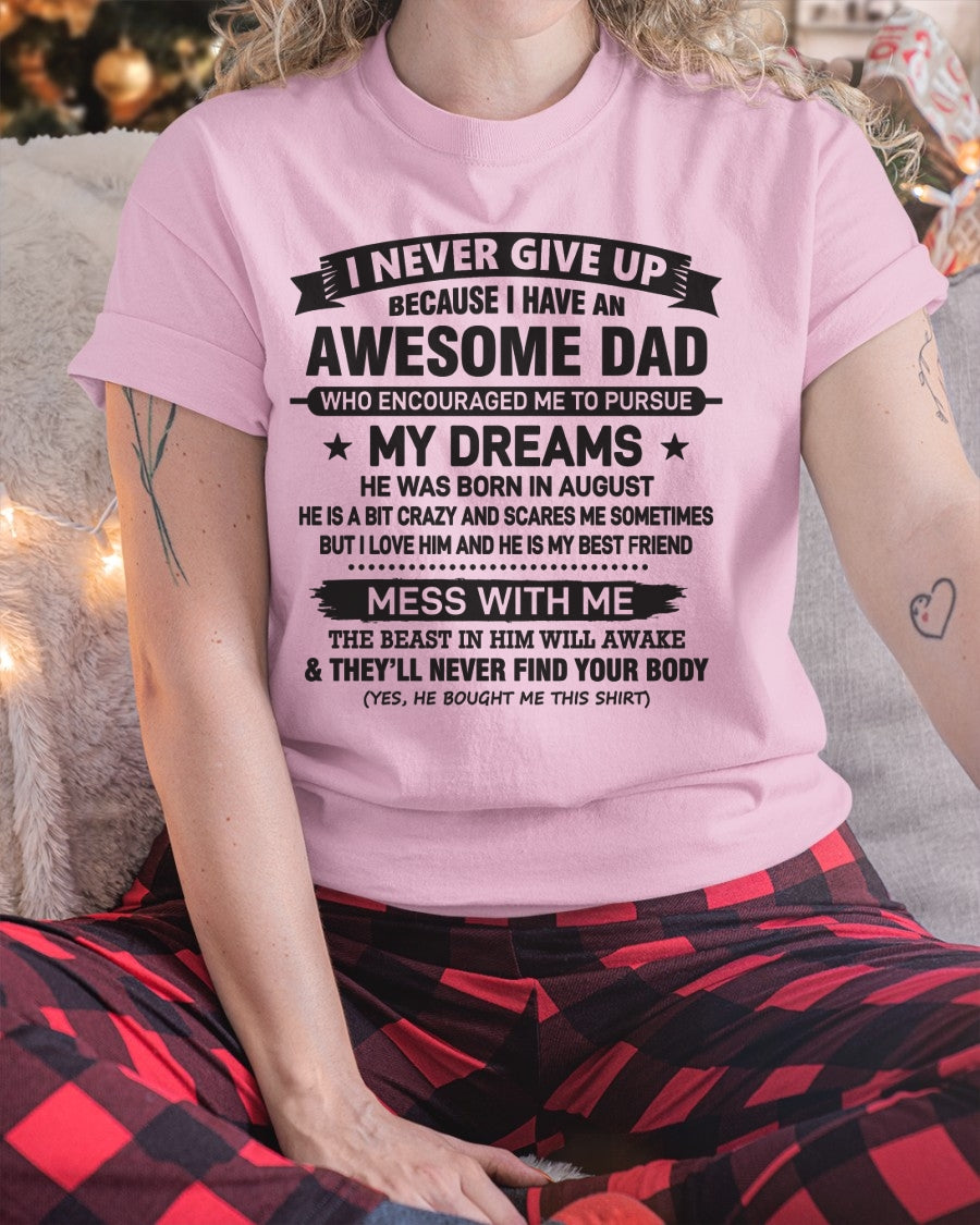 I NEVER GIVE UP BECAUSE I HAVE AN AWESOME DAD, HE WAS BORN IN AUGUST - SPECIAL EDITION FOR FATHER'S DAY - GIFT FROM DAD TO DAUGHTER BIRTHDAY MONTH T-SHIRT/HOODIE/SWEATSHIRT FOR GIRL/WOMAN  - HNDS08