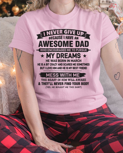 I NEVER GIVE UP BECAUSE I HAVE AN AWESOME DAD, HE WAS BORN IN MARCH - SPECIAL EDITION FOR FATHER'S DAY - GIFT FROM DAD TO DAUGHTER BIRTHDAY MONTH T-SHIRT/HOODIE/SWEATSHIRT FOR GIRL/WOMAN  - HNDS03