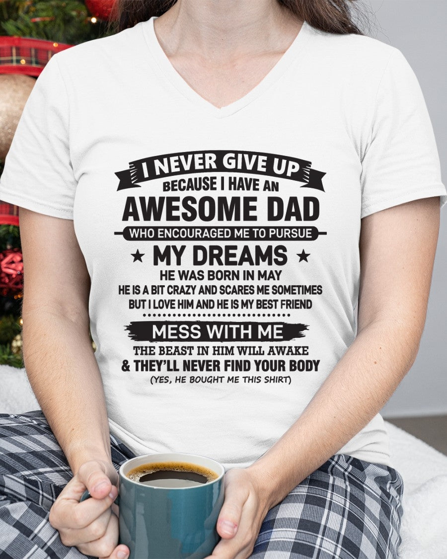 I NEVER GIVE UP BECAUSE I HAVE AN AWESOME DAD, HE WAS BORN IN MAY - SPECIAL EDITION FOR FATHER'S DAY - GIFT FROM DAD TO DAUGHTER BIRTHDAY MONTH T-SHIRT/HOODIE/SWEATSHIRT FOR GIRL/WOMAN  - HNDS05