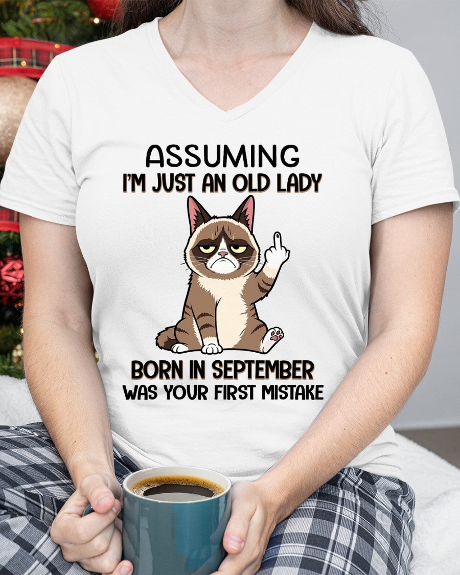 ASSUMING I'M JUST AN OLD LADY BORN IN SEPTEMBER FUNNY HUMOR BIRTHDAY MONTH T-SHIRT/HOODIE/SWEATSHIRT FOR WOMAN  - HNDS09