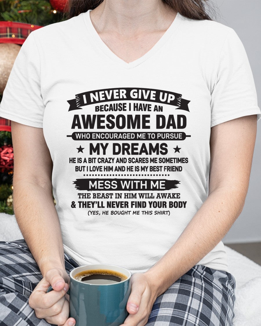 I NEVER GIVE UP BECAUSE I HAVE AN AWESOME DAD - SPECIAL EDITION FOR FATHER'S DAY - GIFT FROM DAD TO DAUGHTER BIRTHDAY MONTH T-SHIRT/HOODIE/SWEATSHIRT FOR GIRL/WOMAN  - HNDS00