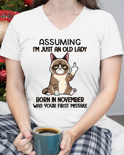ASSUMING I'M JUST AN OLD LADY BORN IN NOVEMBER FUNNY HUMOR BIRTHDAY MONTH T-SHIRT/HOODIE/SWEATSHIRT FOR WOMAN  - HNDS11