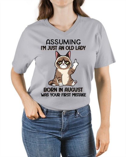 ASSUMING I'M JUST AN OLD LADY BORN IN AUGUST FUNNY HUMOR BIRTHDAY MONTH T-SHIRT/HOODIE/SWEATSHIRT FOR WOMAN  - HNDS08