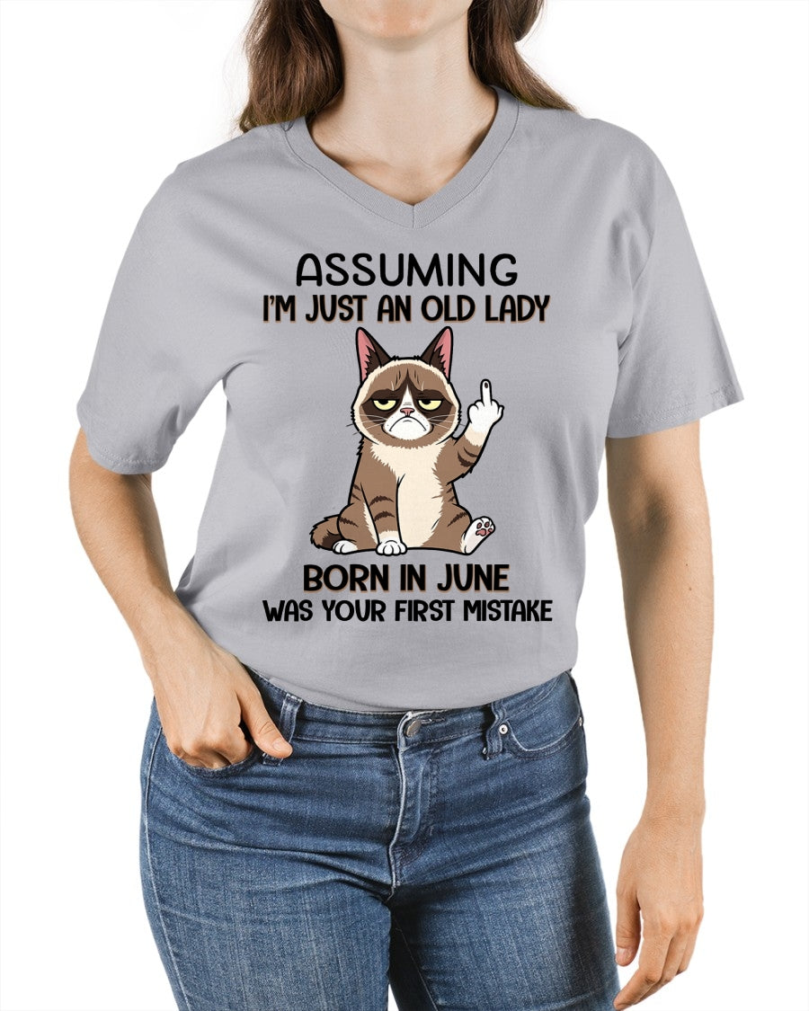 ASSUMING I'M JUST AN OLD LADY BORN IN JUNE FUNNY HUMOR BIRTHDAY MONTH T-SHIRT/HOODIE/SWEATSHIRT FOR WOMAN  - HNDS06