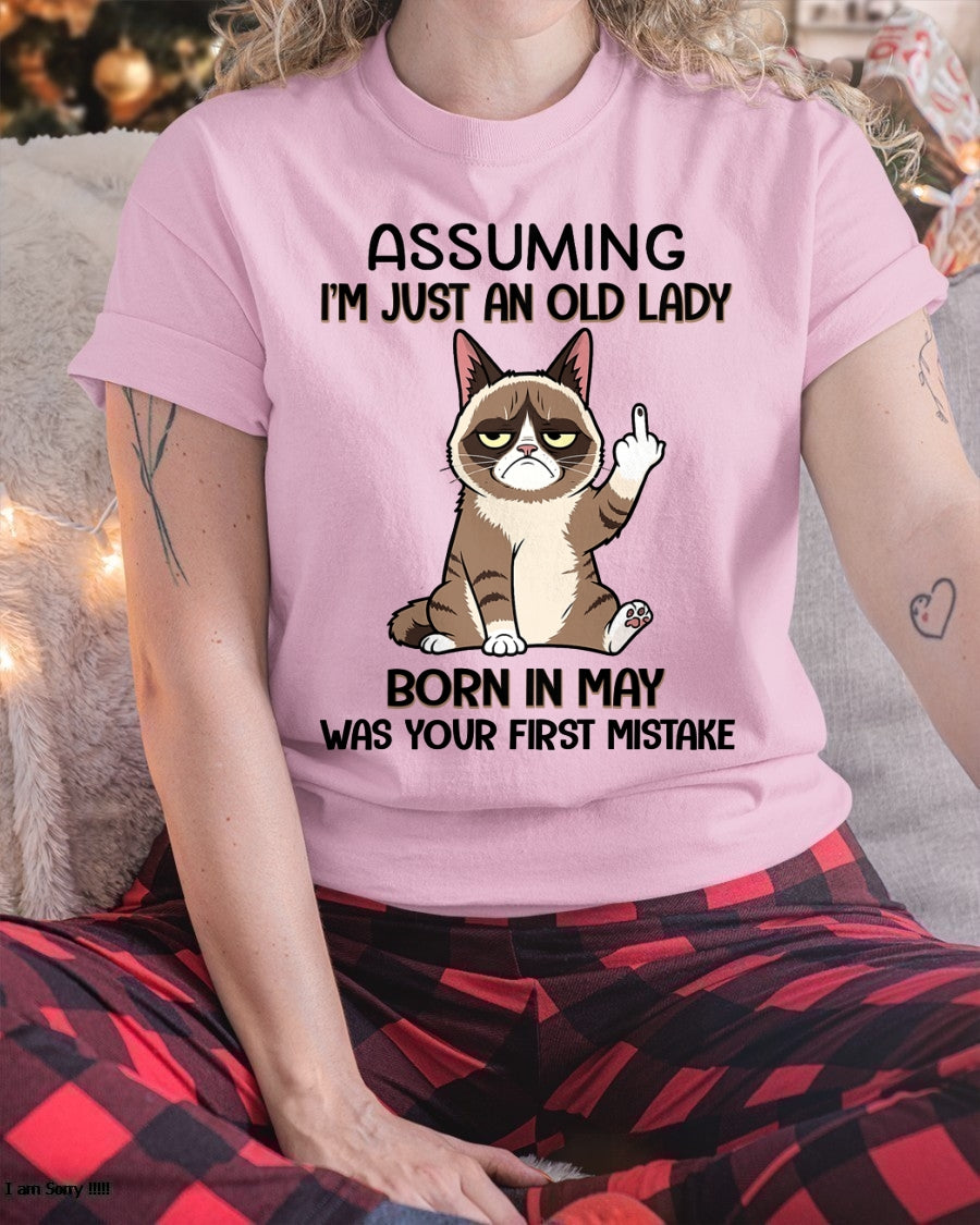 ASSUMING I'M JUST AN OLD LADY BORN IN MAY FUNNY HUMOR BIRTHDAY MONTH T-SHIRT/HOODIE/SWEATSHIRT FOR WOMAN  - HNDS05